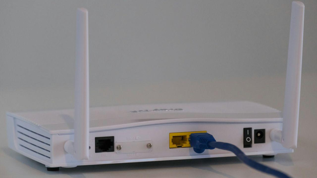 imagen de un router blanco